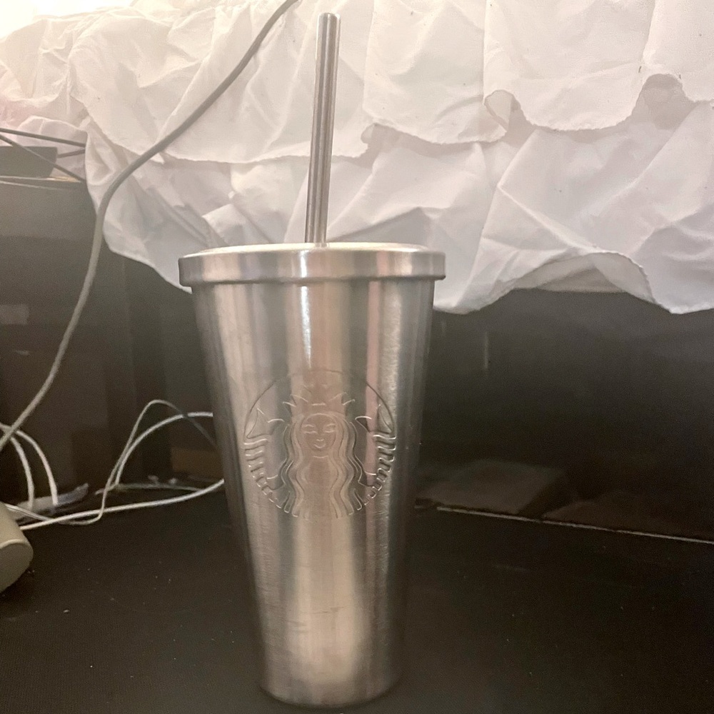 Grande Silver Starbucks Cup w/original steel straw